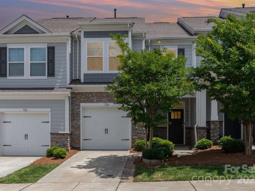 724 Little Bluestem Drive, Lake Wylie, SC 29710.  MLS# CAR4260356, YatesRealty ID 23318. 