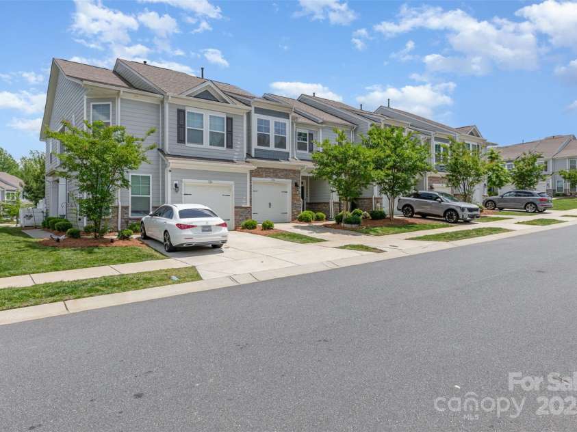 724 Little Bluestem Drive, Lake Wylie, SC 29710.  MLS# CAR4260356, YatesRealty ID 23318. 