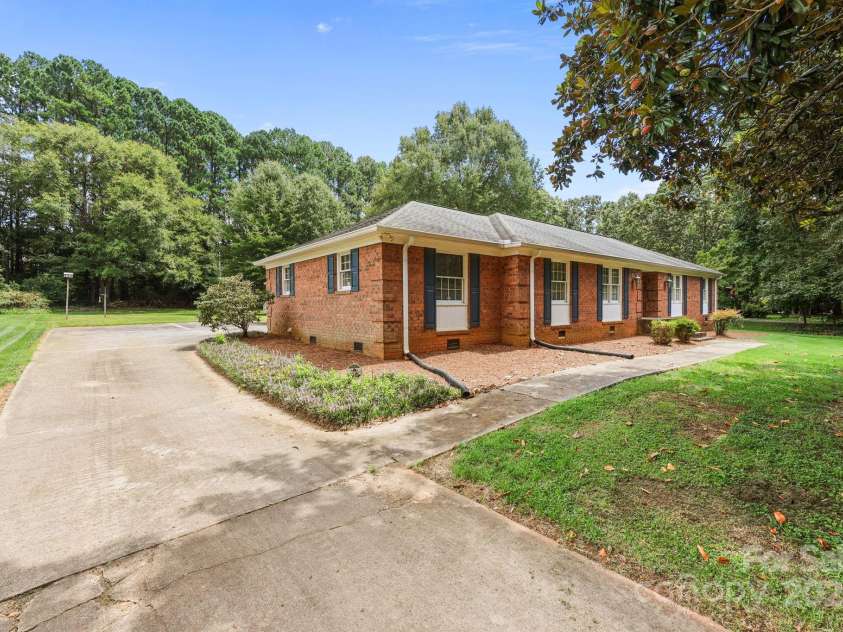 255 Quail Drive, Salisbury, NC 28147.  MLS# CAR4296842, YatesRealty ID 2332. 