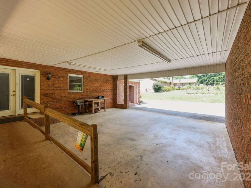 255 Quail Drive, Salisbury, NC 28147.  MLS# CAR4296842, YatesRealty ID 2332. 