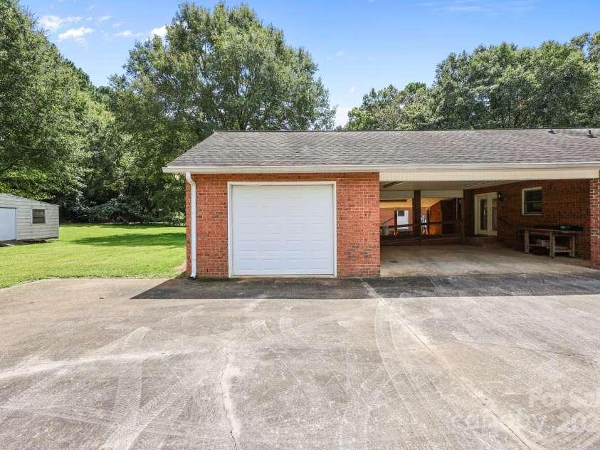 255 Quail Drive, Salisbury, NC 28147.  MLS# CAR4296842, YatesRealty ID 2332. 
