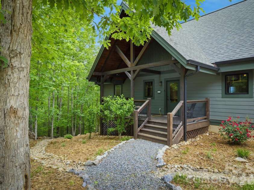 39 Lakeside Path, Nebo, NC 28761.  MLS# CAR4381532, YatesRealty ID 23320. 