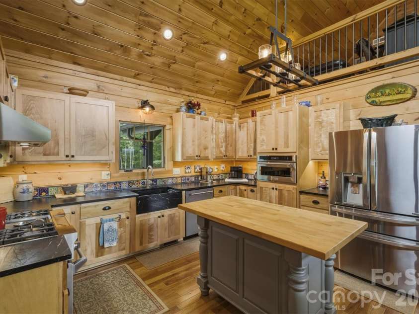 39 Lakeside Path, Nebo, NC 28761.  MLS# CAR4381532, YatesRealty ID 23320. 