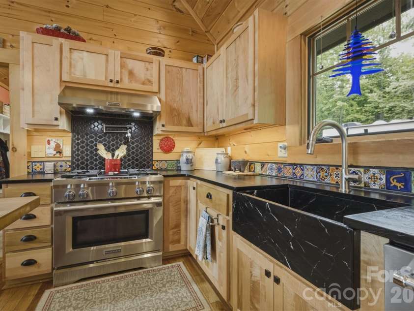 39 Lakeside Path, Nebo, NC 28761.  MLS# CAR4381532, YatesRealty ID 23320. Vermont Soapstone Countertops