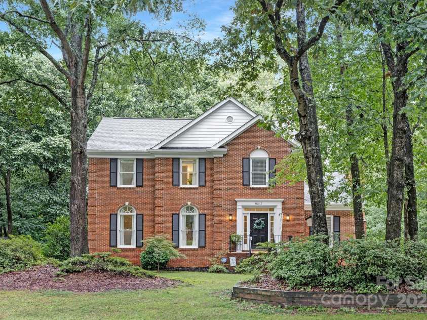 8217 Lansford Road, Charlotte, NC 28277.  MLS# CAR4294390, YatesRealty ID 23321. 