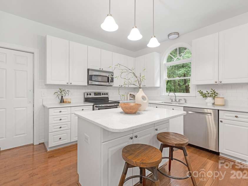 8217 Lansford Road, Charlotte, NC 28277.  MLS# CAR4294390, YatesRealty ID 23321. 