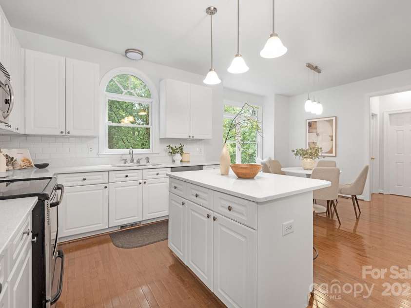 8217 Lansford Road, Charlotte, NC 28277.  MLS# CAR4294390, YatesRealty ID 23321. 
