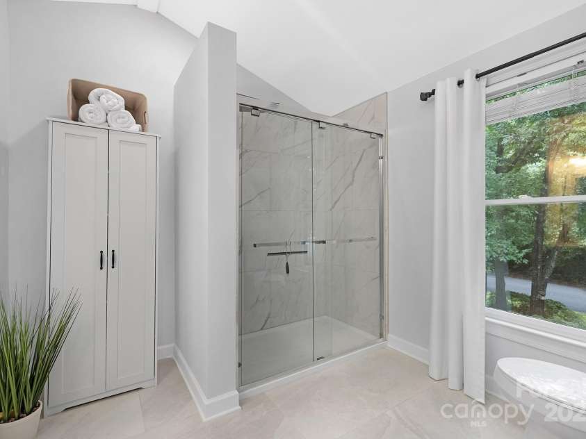 8217 Lansford Road, Charlotte, NC 28277.  MLS# CAR4294390, YatesRealty ID 23321. 