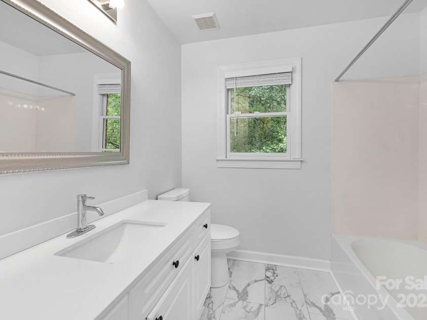 8217 Lansford Road, Charlotte, NC 28277.  MLS# CAR4294390, YatesRealty ID 23321. 