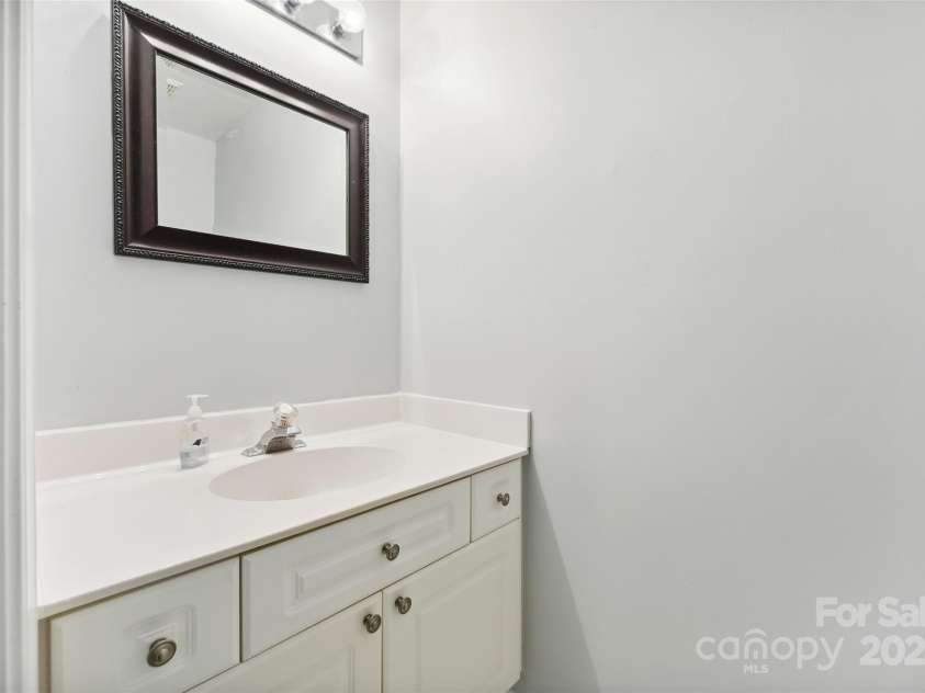 8217 Lansford Road, Charlotte, NC 28277.  MLS# CAR4294390, YatesRealty ID 23321. 