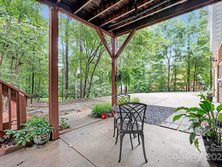 8217 Lansford Road, Charlotte, NC 28277.  MLS# CAR4294390, YatesRealty ID 23321. 