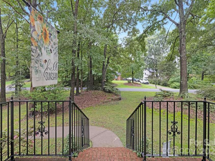 8217 Lansford Road, Charlotte, NC 28277.  MLS# CAR4294390, YatesRealty ID 23321. 