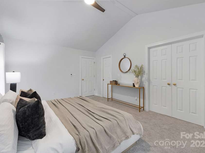 8217 Lansford Road, Charlotte, NC 28277.  MLS# CAR4294390, YatesRealty ID 23321. Owners Bedroom