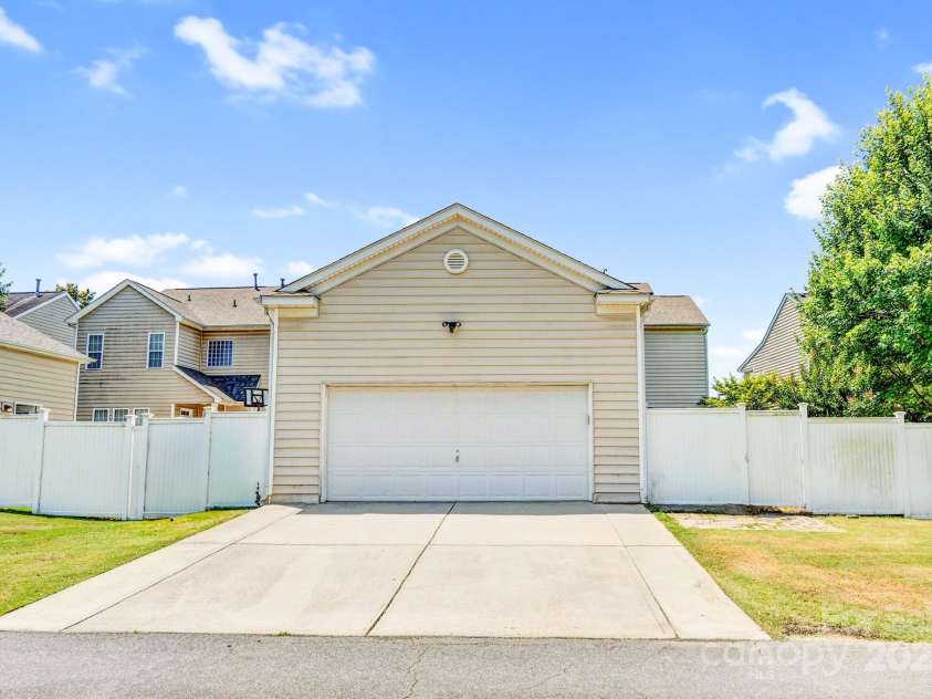 10509 Serape Road, Charlotte, NC 28277.  MLS# CAR4273267, YatesRealty ID 23322. 