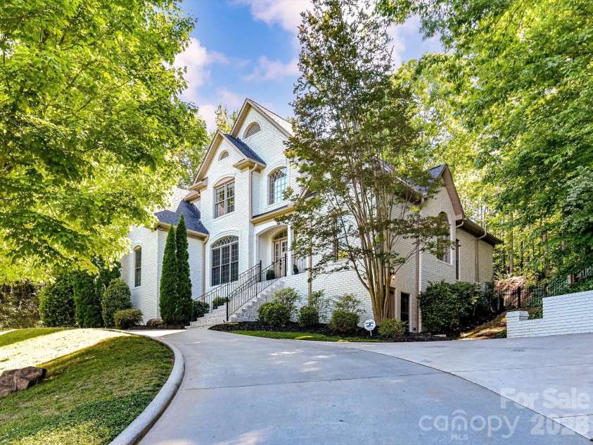 4510 Granite Hill Drive, Davidson, NC 28036.  MLS# CAR4381167, YatesRealty ID 23324. 
