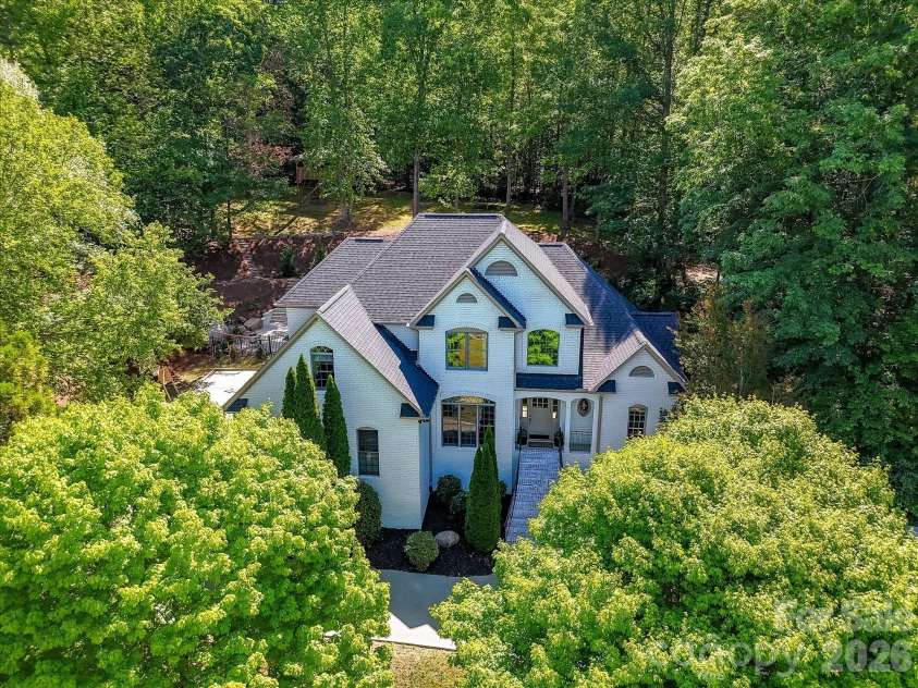 4510 Granite Hill Drive, Davidson, NC 28036.  MLS# CAR4381167, YatesRealty ID 23324. 
