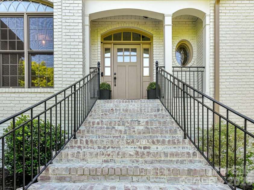 4510 Granite Hill Drive, Davidson, NC 28036.  MLS# CAR4381167, YatesRealty ID 23324. 