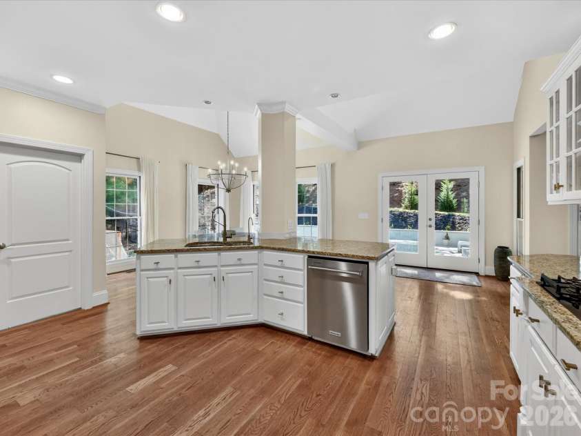 4510 Granite Hill Drive, Davidson, NC 28036.  MLS# CAR4381167, YatesRealty ID 23324. 