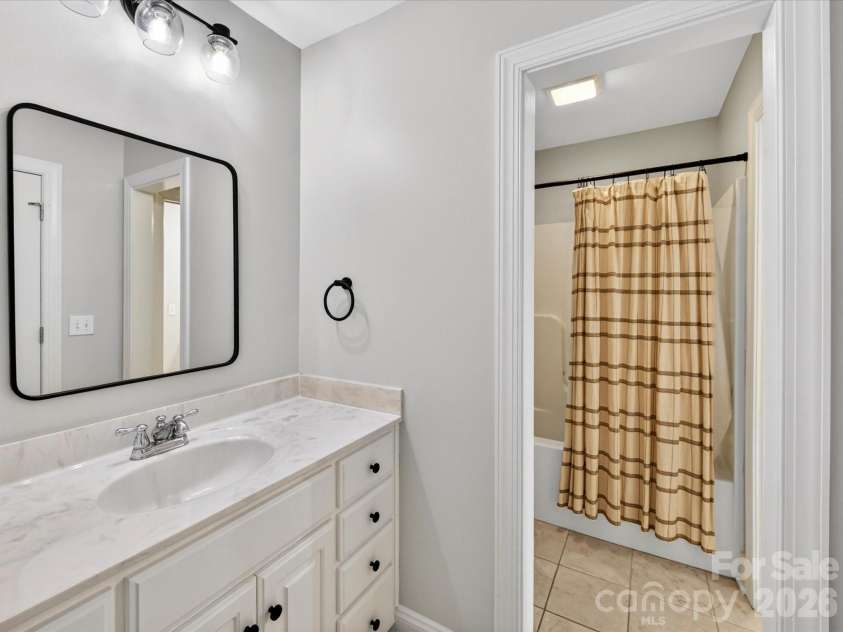 4510 Granite Hill Drive, Davidson, NC 28036.  MLS# CAR4381167, YatesRealty ID 23324. 