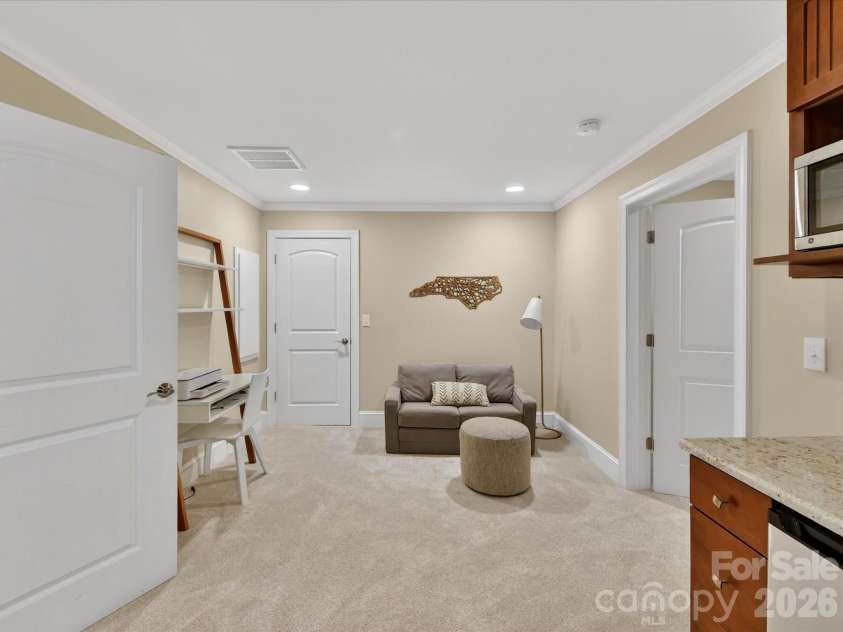4510 Granite Hill Drive, Davidson, NC 28036.  MLS# CAR4381167, YatesRealty ID 23324. 