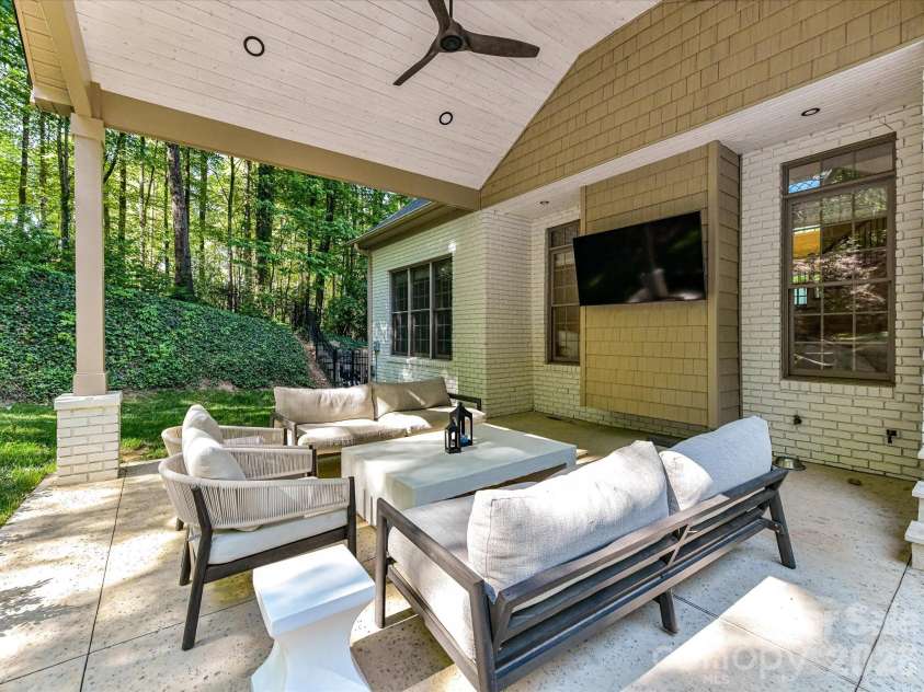 4510 Granite Hill Drive, Davidson, NC 28036.  MLS# CAR4381167, YatesRealty ID 23324. 