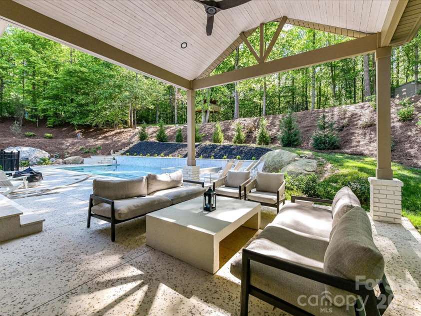 4510 Granite Hill Drive, Davidson, NC 28036.  MLS# CAR4381167, YatesRealty ID 23324. 