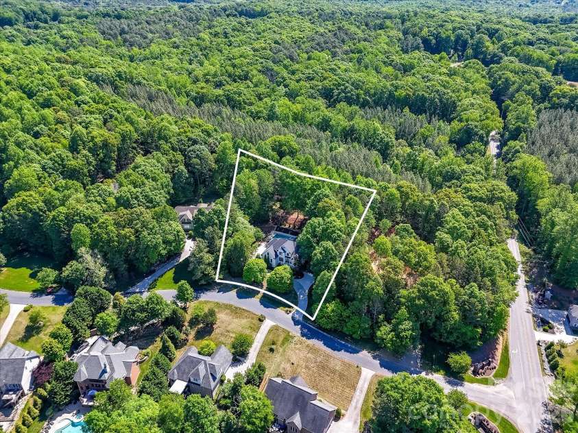 4510 Granite Hill Drive, Davidson, NC 28036.  MLS# CAR4381167, YatesRealty ID 23324. 