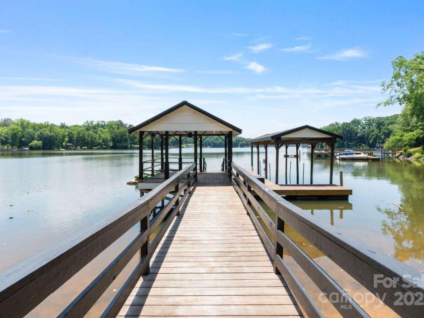 5930 Midsomer Road, Charlotte, NC 28214.  MLS# CAR4263146, YatesRealty ID 23324. 