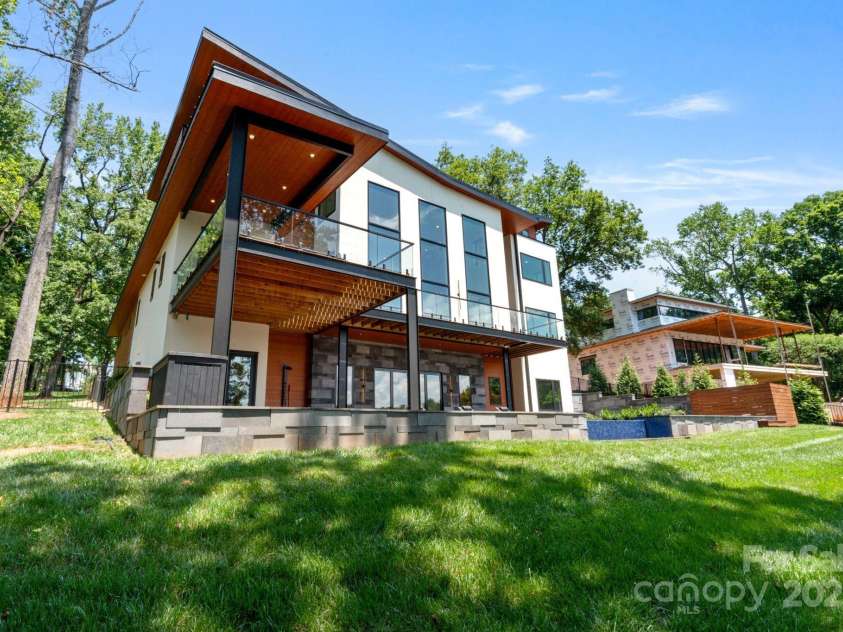 5930 Midsomer Road, Charlotte, NC 28214.  MLS# CAR4263146, YatesRealty ID 23324. 