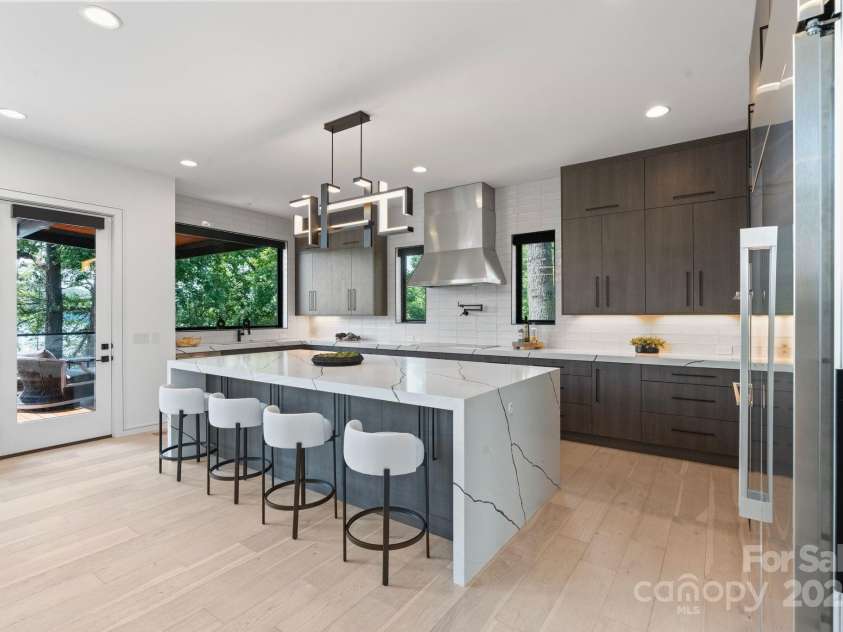 5930 Midsomer Road, Charlotte, NC 28214.  MLS# CAR4263146, YatesRealty ID 23324. 