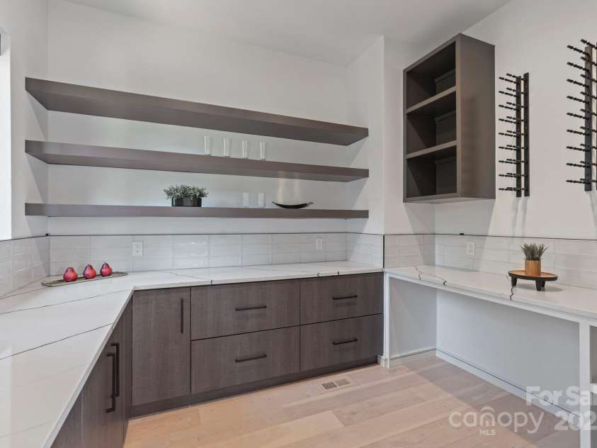 5930 Midsomer Road, Charlotte, NC 28214.  MLS# CAR4263146, YatesRealty ID 23324. 