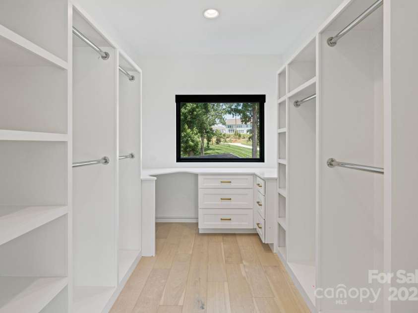 5930 Midsomer Road, Charlotte, NC 28214.  MLS# CAR4263146, YatesRealty ID 23324. 