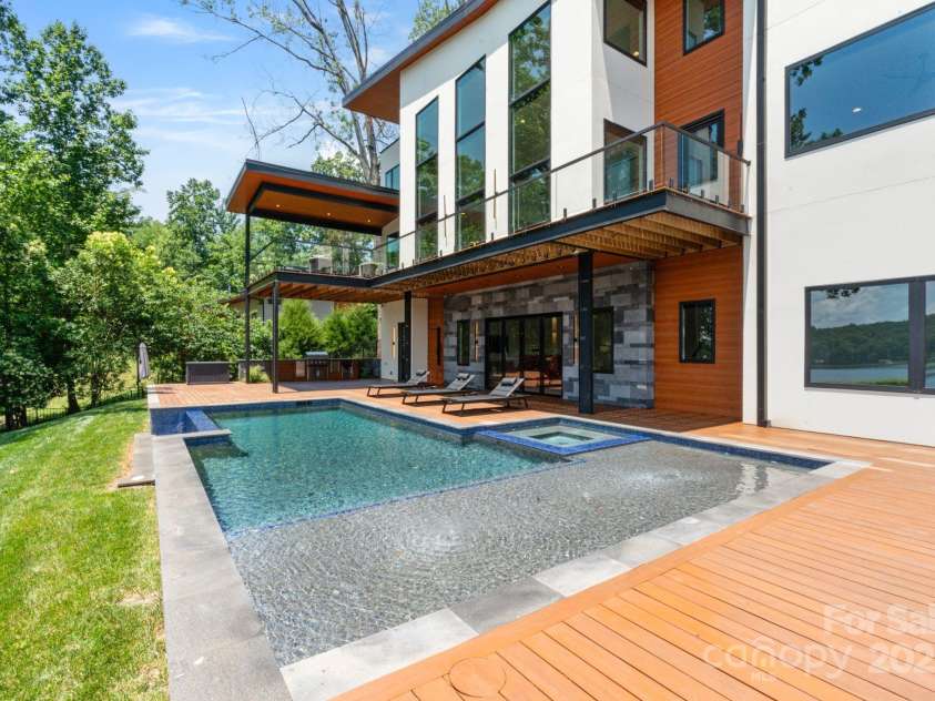 5930 Midsomer Road, Charlotte, NC 28214.  MLS# CAR4263146, YatesRealty ID 23324. 
