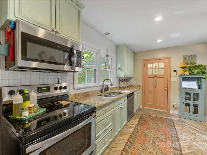 2034 Lanier Avenue, Charlotte, NC 28205.  MLS# CAR4270722, YatesRealty ID 23326. 