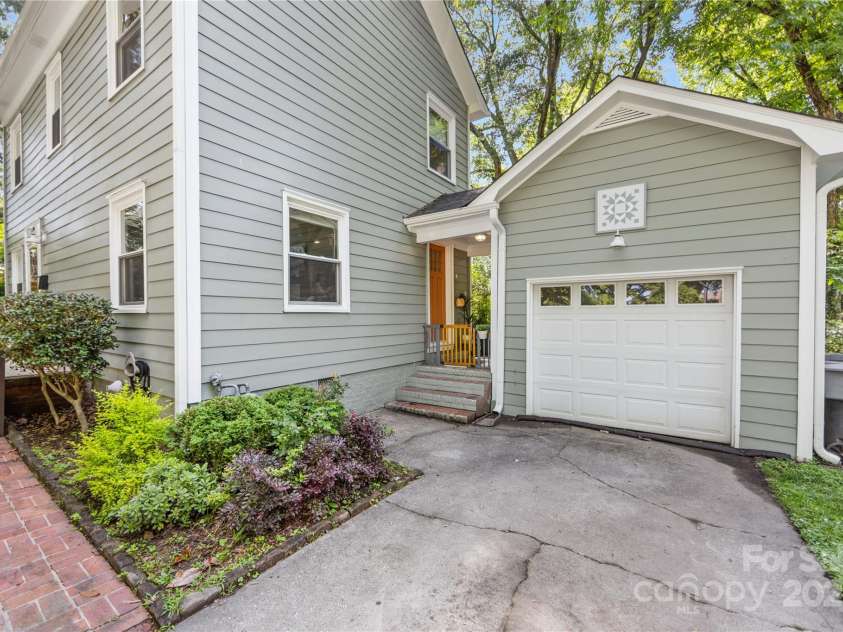 2034 Lanier Avenue, Charlotte, NC 28205.  MLS# CAR4270722, YatesRealty ID 23326. 