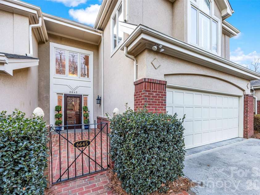 6645 Gaywind Drive, Charlotte, NC 28226.  MLS# CAR4333682, YatesRealty ID 23326. 