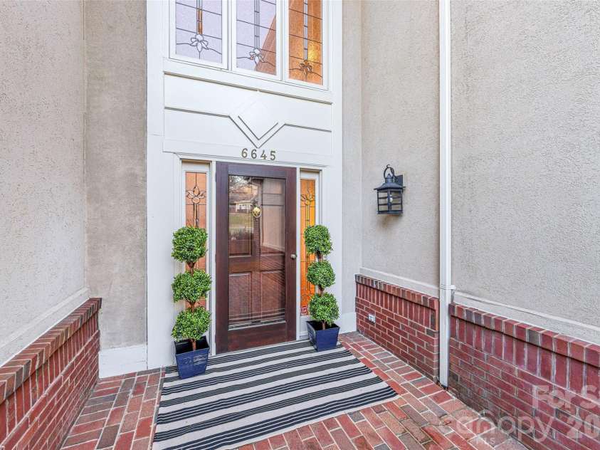 6645 Gaywind Drive, Charlotte, NC 28226.  MLS# CAR4333682, YatesRealty ID 23326. 
