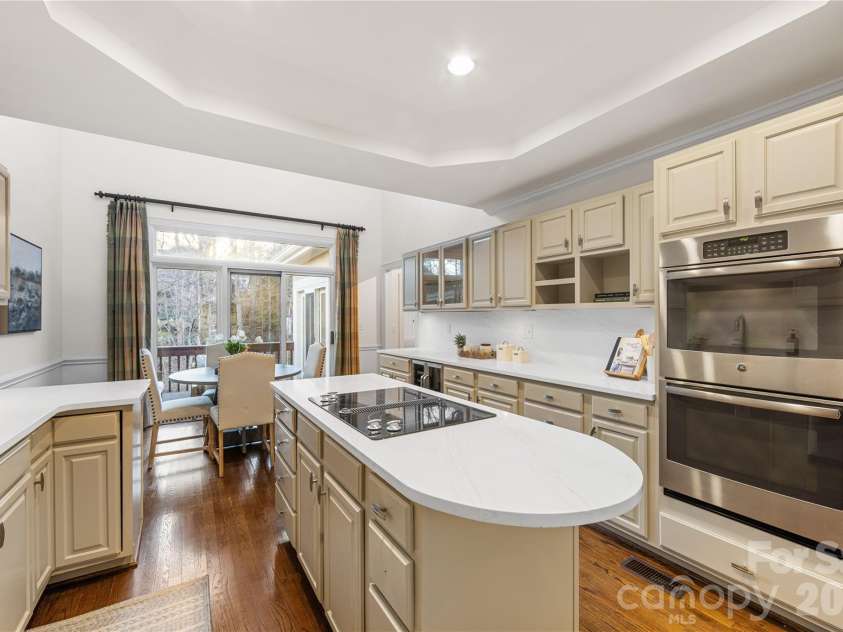 6645 Gaywind Drive, Charlotte, NC 28226.  MLS# CAR4333682, YatesRealty ID 23326. 