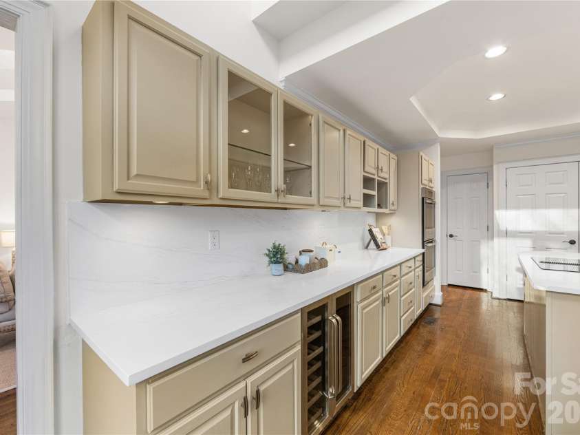 6645 Gaywind Drive, Charlotte, NC 28226.  MLS# CAR4333682, YatesRealty ID 23326. 