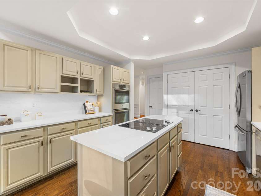 6645 Gaywind Drive, Charlotte, NC 28226.  MLS# CAR4333682, YatesRealty ID 23326. 