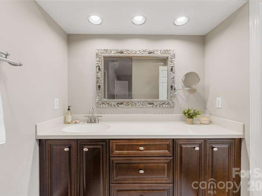 6645 Gaywind Drive, Charlotte, NC 28226.  MLS# CAR4333682, YatesRealty ID 23326. 