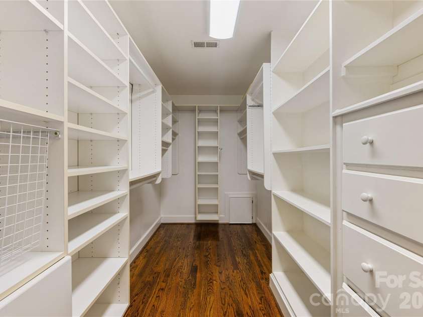 6645 Gaywind Drive, Charlotte, NC 28226.  MLS# CAR4333682, YatesRealty ID 23326. 