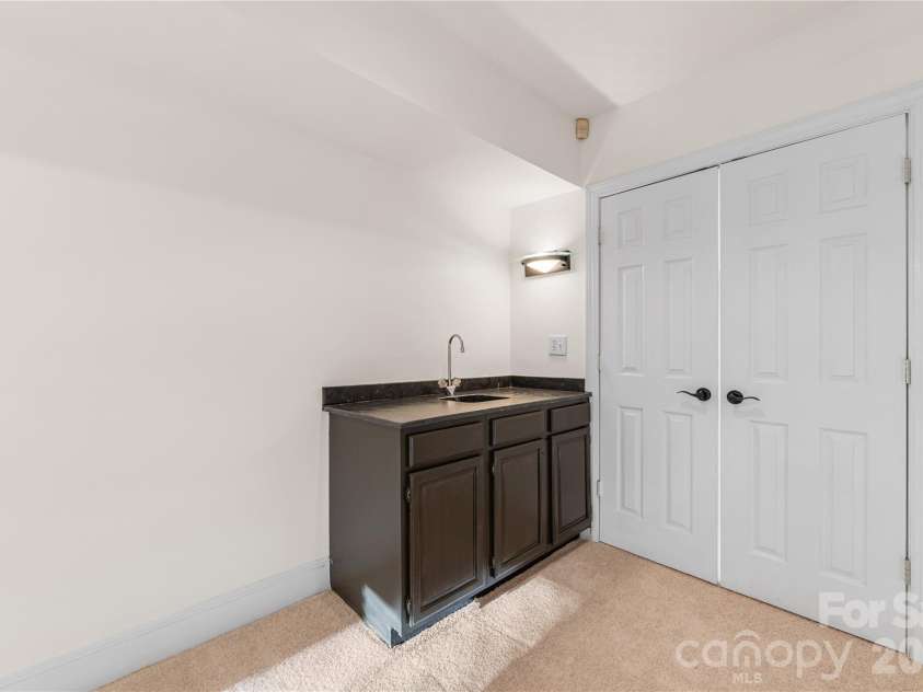 6645 Gaywind Drive, Charlotte, NC 28226.  MLS# CAR4333682, YatesRealty ID 23326. 