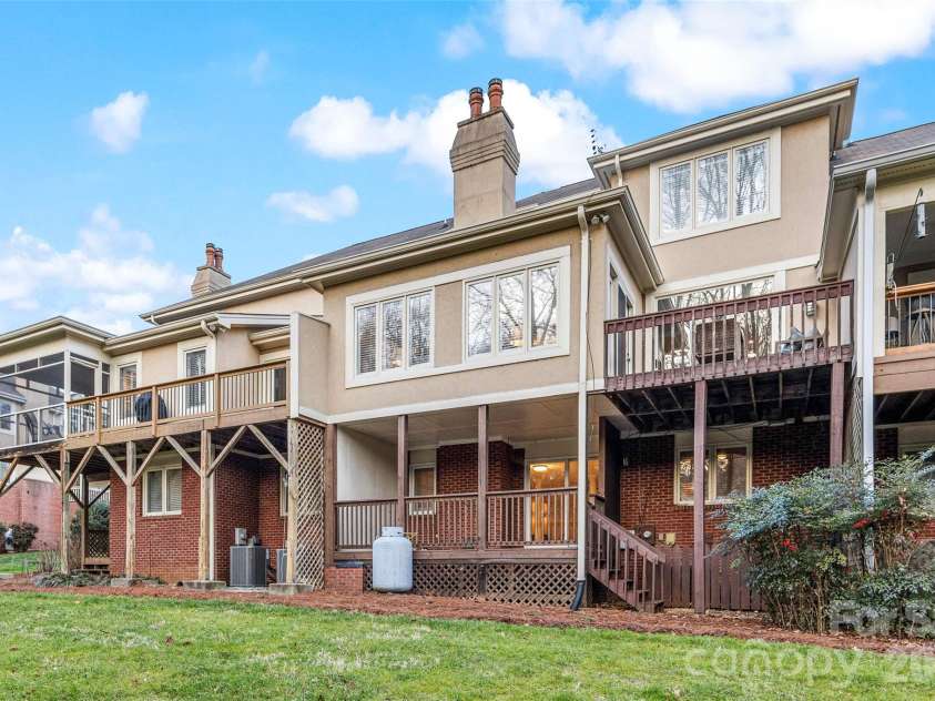 6645 Gaywind Drive, Charlotte, NC 28226.  MLS# CAR4333682, YatesRealty ID 23326. 