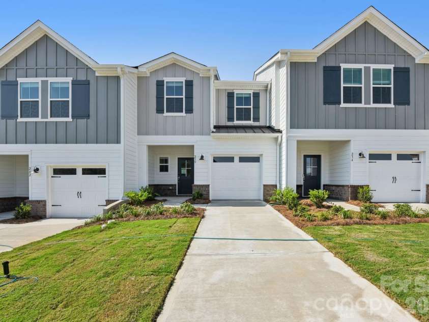 433 Markridge Loop, Fort Mill, SC 29708.  MLS# CAR4349245, YatesRealty ID 23329. 