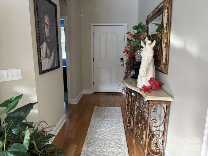 860 Wynnshire Drive, Hickory, NC 28601.  MLS# CAR4275296, YatesRealty ID 23329. 