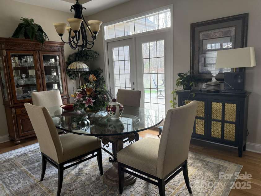 860 Wynnshire Drive, Hickory, NC 28601.  MLS# CAR4275296, YatesRealty ID 23329. 