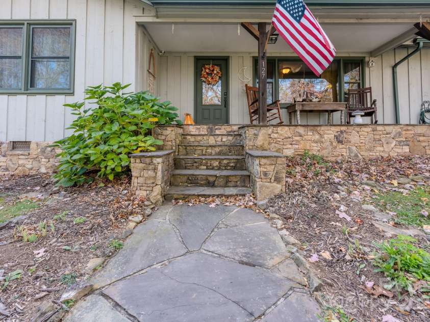 127 Reid Queen Drive, Little Switzerland, NC 28749.  MLS# CAR4326827, YatesRealty ID 2333. 