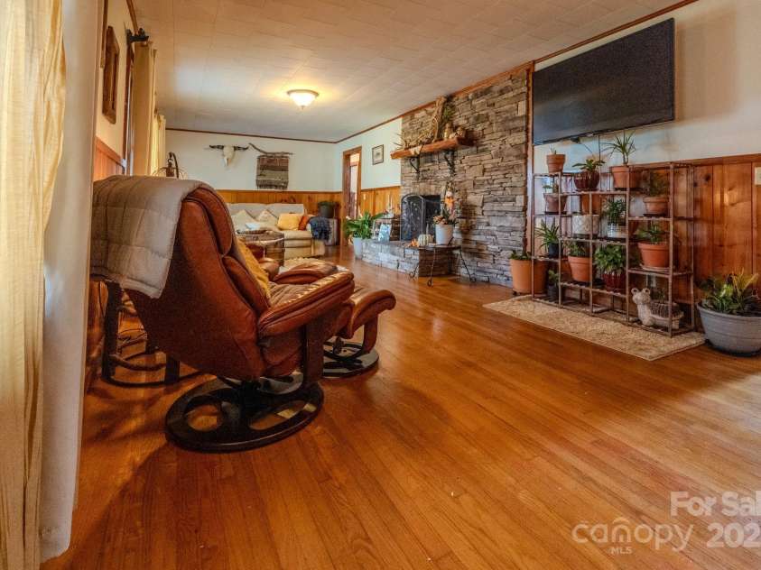 127 Reid Queen Drive, Little Switzerland, NC 28749.  MLS# CAR4326827, YatesRealty ID 2333. 