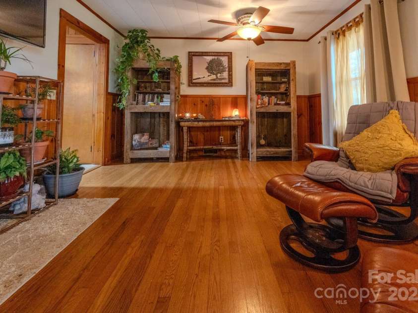 127 Reid Queen Drive, Little Switzerland, NC 28749.  MLS# CAR4326827, YatesRealty ID 2333. 